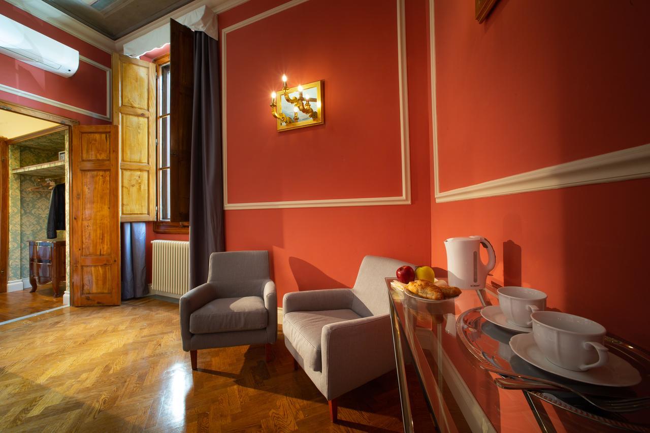 Boutique Torre De' Conti Bed and breakfast 2*